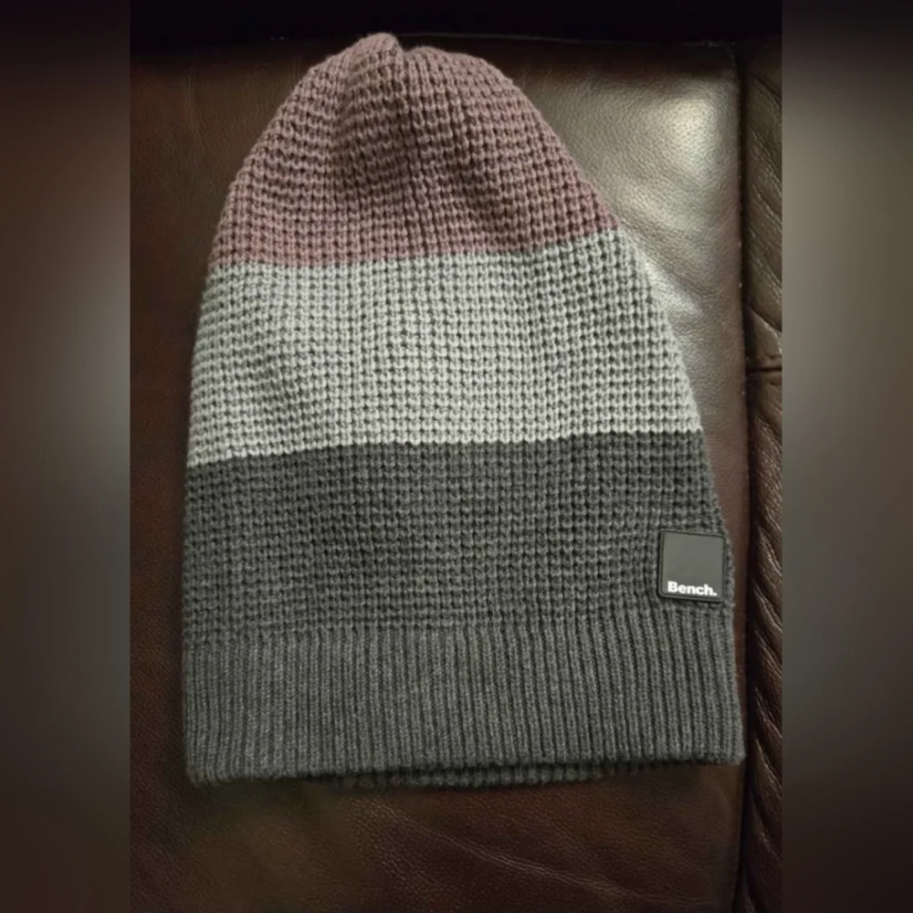 Bench Toque - Picture 1 of 3